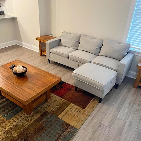 Quiet Apartment - 10 Minutes From Ecu غرينفيل المظهر الخارجي الصورة